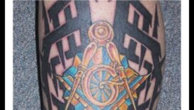 الروايات الأيقونية: الكشف عن قوة الحبر الرمزي