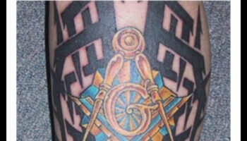 الروايات الأيقونية: الكشف عن قوة الحبر الرمزي