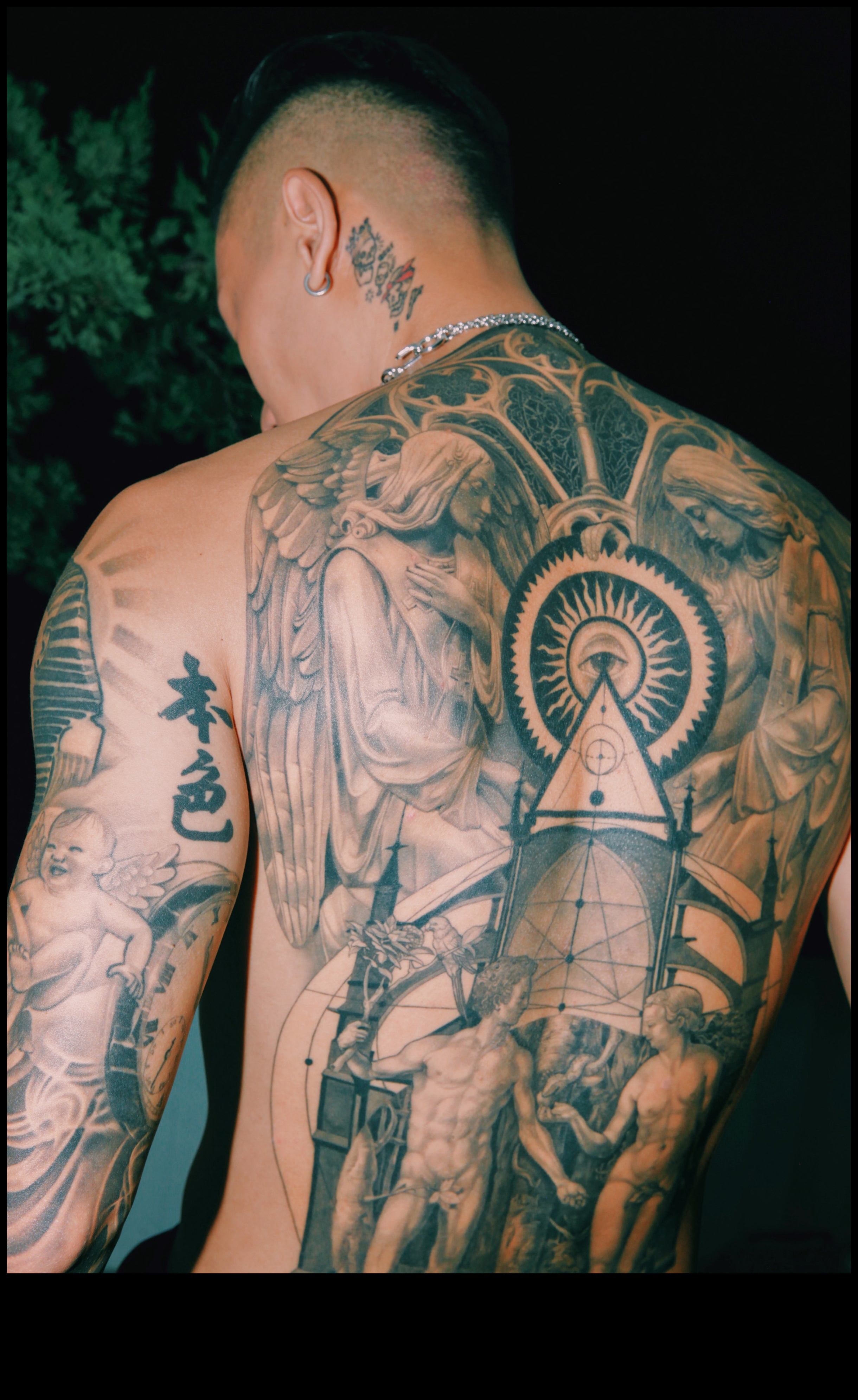 الوشم الواقعي الفني الحي مع حافة حديثة 2 الفن الحي: الوشم الواقعي بحافة حديثة