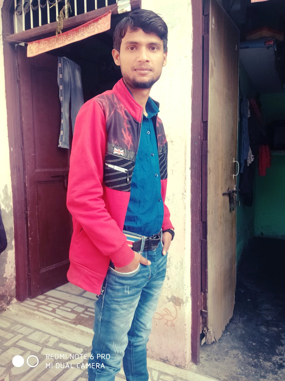 الوشم الواقعي الفني الحي مع حافة حديثة 7 وشم نمر بأسلوب واقعي.