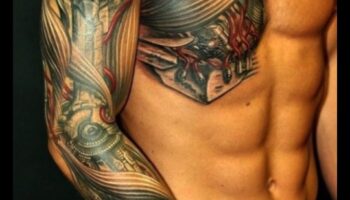 قماش منحوت: اكتشف جمال إتقان وشم الذراع الملحمي